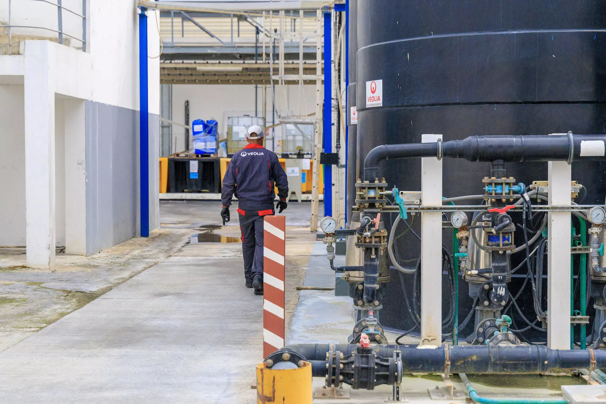 Employé Veolia au Maroc sur site industriel